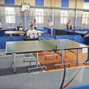 Samorządowcy  grali w tenisa stołowego