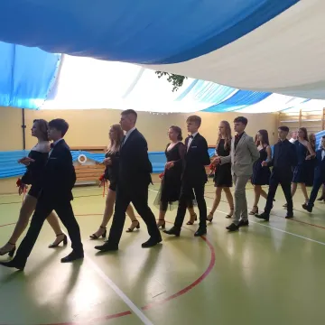 Bal na zakończenie ósmej klasy w PSP nr 2 w Radomsku