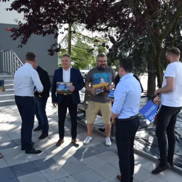 Komu zależy na niszczeniu i kradzieży  banerów Rafała Trzaskowskiego?