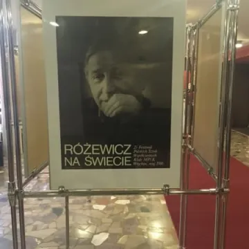 Tadeusz Różewicz w fotograficznym obiektywie