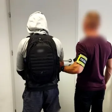 Odpowie za groźby i znęcanie nad szczeniakiem