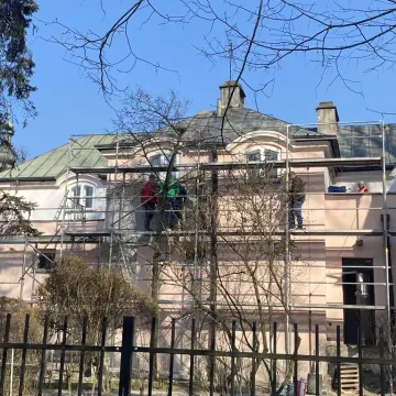 Trwa remont biblioteki w Radomsku. Zmienia się wnętrze i elewacja budynku