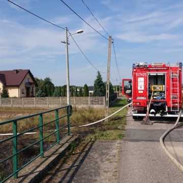 Paliły się trawy w Stępkach w gminie Dobryszyce