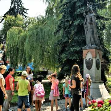 Muzeum zaprosiło dzieci na historyczną wycieczkę po Radomsku