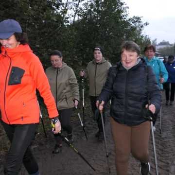 Spacery Nordic Walking zintegrowały mieszkańców południowo-zachodniej części gminy Radomsko