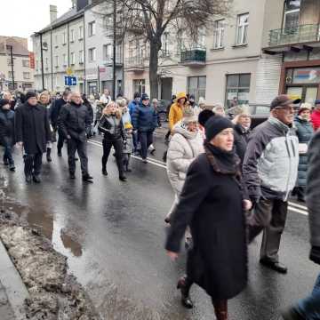 [WIDEO] Orszak Trzech Króli 2025 w Radomsku. „Kłaniajcie się królowie!”