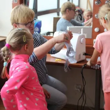 Warsztaty szycia poduszek w MDK w Radomsku