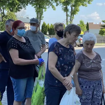 Oddali puszki, otrzymali sadzonki i zioła