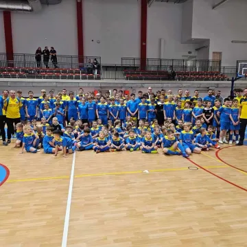 Świąteczne granie młodych piłkarzy RKS Radomsko