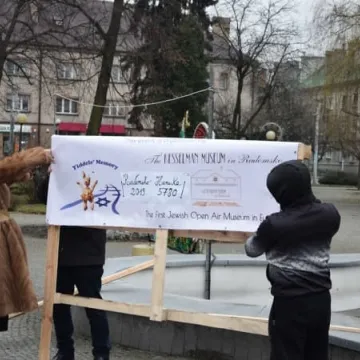 Zapalili chanukowe świece na placu 3 Maja w Radomsku