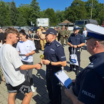 Policja i instruktorzy uczyli odpowiedzialnego kierowania pojazdem