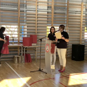 Foto budka, pokazy, poznawanie szkoły. Dzień  Otwarty w ZSP w Kamieńsku