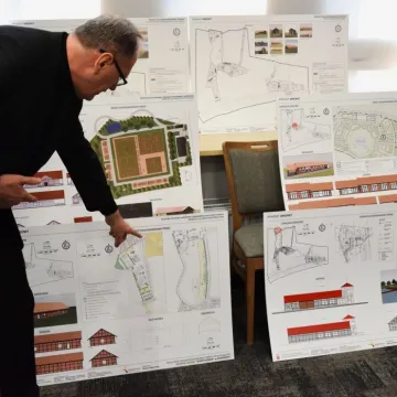 Wymysłówek. Co tam się zadzieje? Plaża miejska, sezonowe baseny, domki dla seniorów...