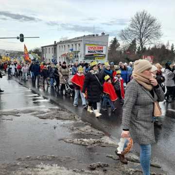 [WIDEO] Orszak Trzech Króli 2025 w Radomsku. „Kłaniajcie się królowie!”