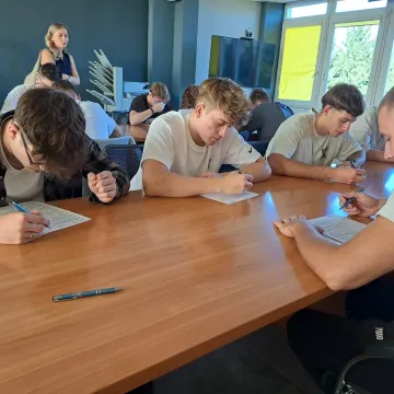 Młodzież rywalizuje o tytuł Mistrza Kierownicy