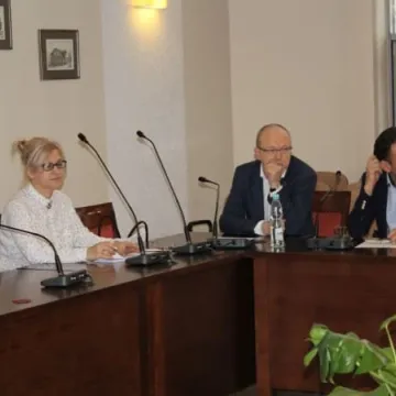 Bezrobocie w dół oraz spadek osób aktywnych zawodowo