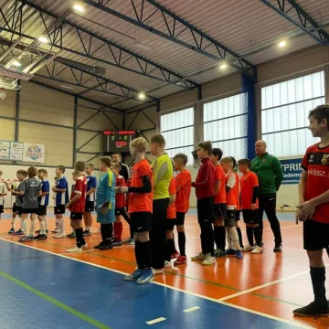 Na boisku i przy tenisowym stole. MOSiR Radomsko gra z WOŚP