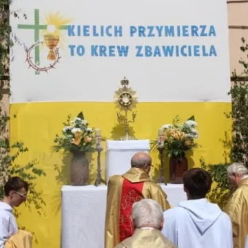Procesje przemierzyły ulice