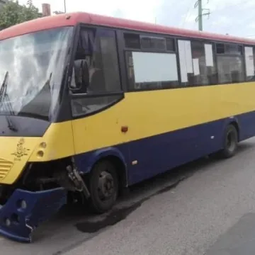 Spowodował stłuczkę z autobusem MPK