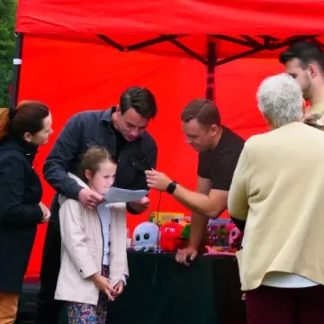 Strażacki piknik rodzinny w Dąbrówce zintegrował mieszkańców