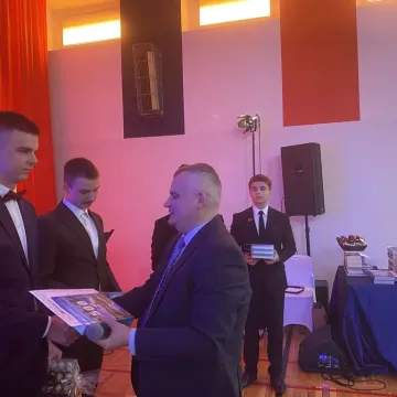 Elektryk pożegnał absolwentów. Teraz czas na maturę