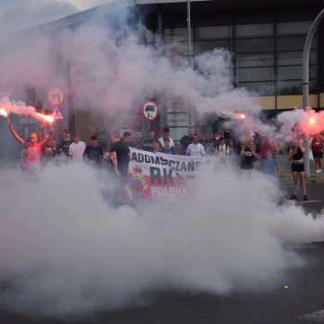 [WIDEO] Kibice RKS Radomsko oddają cześć dzielnym powstańcom warszawskim