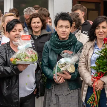 Chlebem i solą powitała społeczność ZSE-E w Radomsku nowego-starego dyrektora