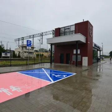 Nowe dworce w Gorzkowicach i Wilkoszewicach otwarte dla podróżnych