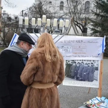 Zapalili chanukowe świece na placu 3 Maja w Radomsku