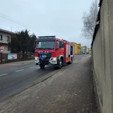 Ogień zajął poddasze i dach plebanii w Kamieńsku