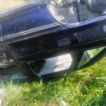 [AKTUALIZACJA] Opel na dachu. Takie znalezisko w lesie...