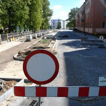 Piotrków Tryb.: trwają prace brukarskie na ul. Broniewskiego