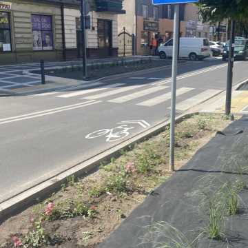 Nowe rozwiązanie. Rowerowy sierżant na jezdniach w centrum Radomska