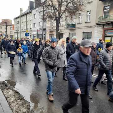 [WIDEO] Orszak Trzech Króli 2025 w Radomsku. „Kłaniajcie się królowie!”