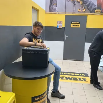 Akademia DeWalt w „Mechaniku”. Prestiżowy program tylko dla 10 szkół w kraju