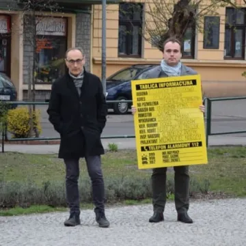 Wiec poparcia dla strajkujących nauczycieli w Radomsku