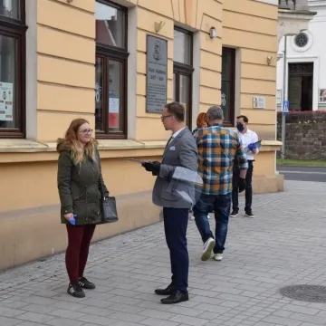 W Radomsku trwa zbiórka podpisów poparcia dla Rafała Trzaskowskiego