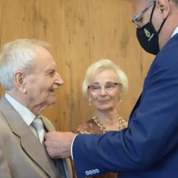 „Złoci” małżonkowie odznaczeni medalami