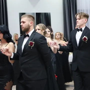 Studniówka uczniów „Drzewniaka” w Kobielach Wielkich