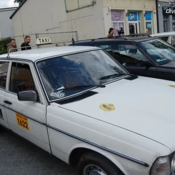 Maluchy, Łady i Cadillaki - wystawa samochodów przed Muzeum Regionalnym w Radomsku