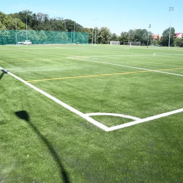 Piotrków Tryb.: sztuczna murawa na Concordii coraz bliżej
