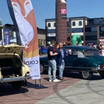 Auto - Moto Weteran 6.  W Radomsku zaparkowały motoryzacyjne legendy