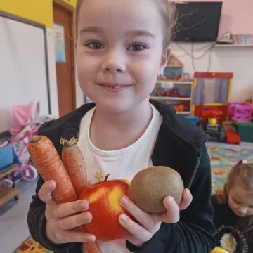 Zerówiaki z PSP nr 8 w Radomsku świętowały Światowy Dzień Warzyw i Owoców