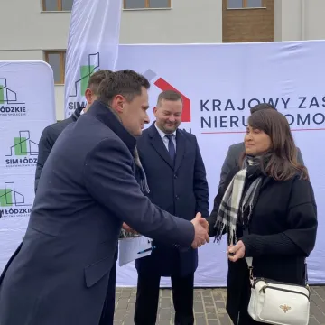 Nowy rozdział dla rodzin z Radomska. Wręczono klucze do mieszkań SIM