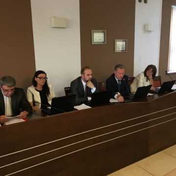 Szpital i Światowe Dni Młodzieży -  punkty zapalne Sesji Rady Powiatu Radomszczańskiego