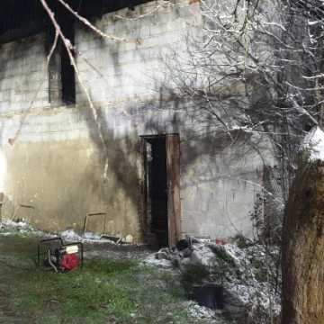 Wola Malowana: tragiczny pożar domu. Dwie osoby nie żyją