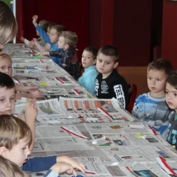 Przedszkolaki poznają niepodległość