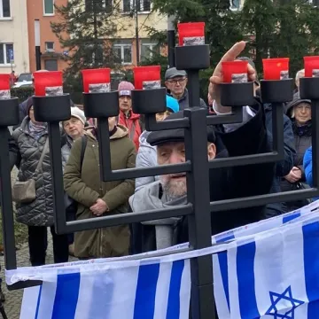 Chanuka w Radomsku. Było odpalenie świec, śpiew i pączki