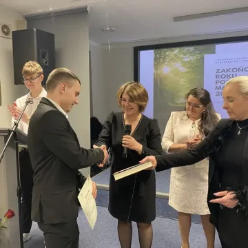 [WIDEO] To był ich dzień. Maturzyści z ZSDiOŚ oficjalnie zakończyli szkołę