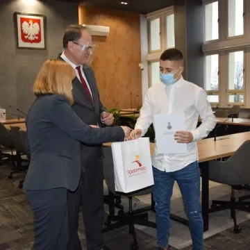 Młodzi zawodnicy z Radomska odebrali stypendia sportowe